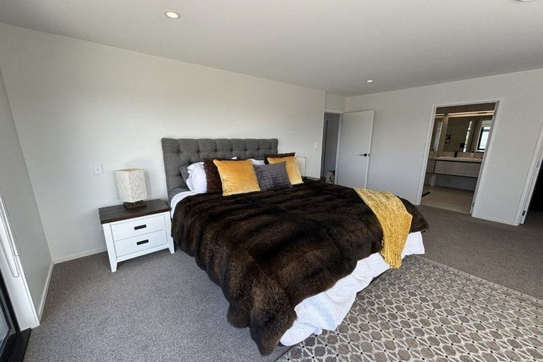 Photo of property in 16 Mutetai Road, Clarks Beach, 2122