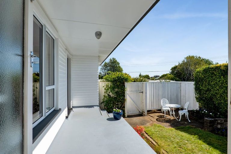 Photo of property in 40 Turakina Street, Merrilands, New Plymouth, 4312
