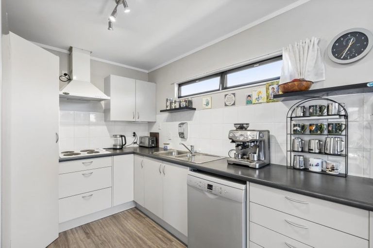 Photo of property in 2/25 Abercrombie Street, Howick, Auckland, 2014