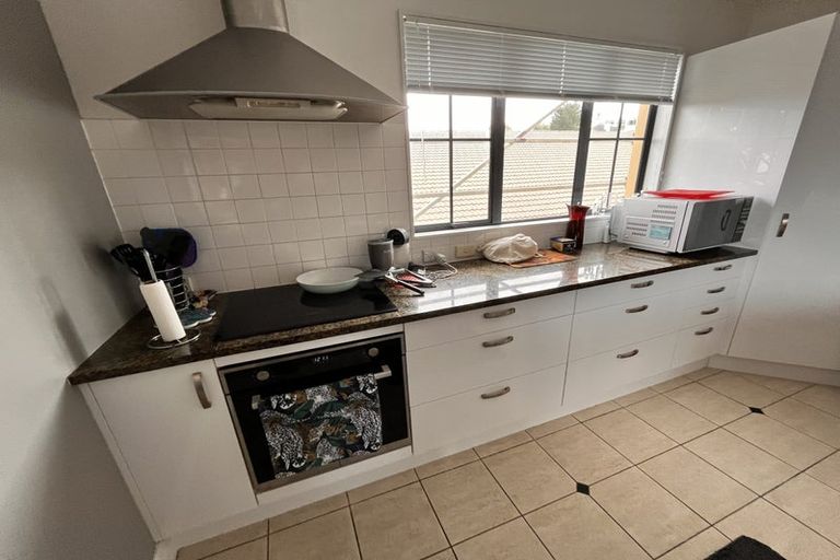 Photo of property in 2c/7-11 Bute Road, Browns Bay, Auckland, 0630