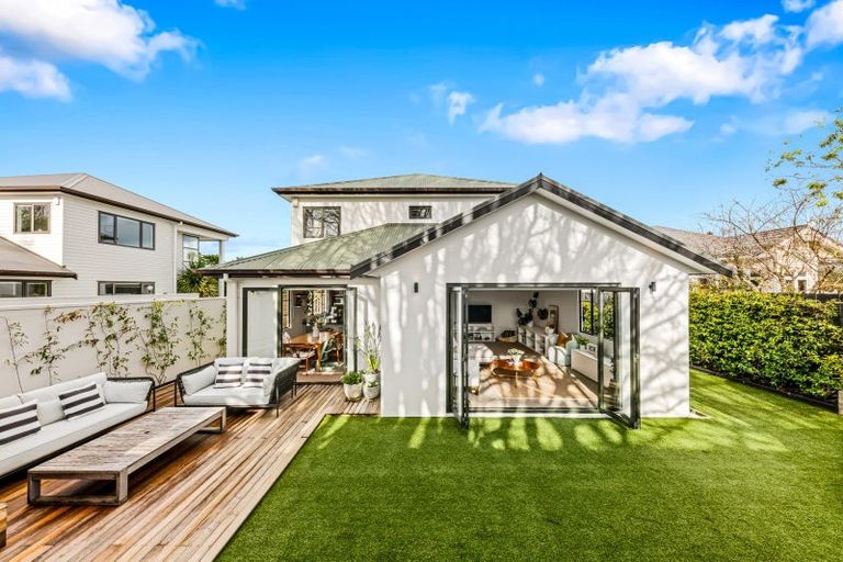 Photo of property in 49a Dignan Street, Point Chevalier, Auckland, 1022