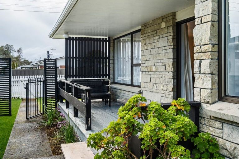 Photo of property in 2 Tiverton Crescent, Whalers Gate, New Plymouth, 4310