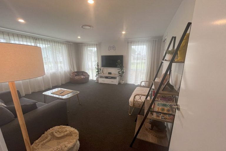 Photo of property in 21 Read Crescent, Clive, 4102