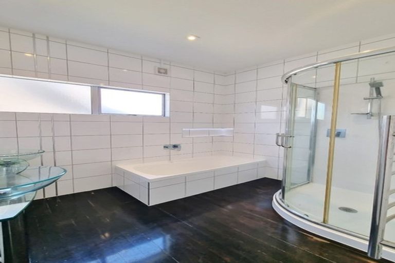 Photo of property in 92 Browns Bay Road, Rothesay Bay, Auckland, 0630