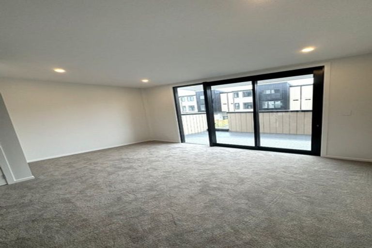 Photo of property in 8/19 Windlass Street, Long Bay, Auckland, 0630