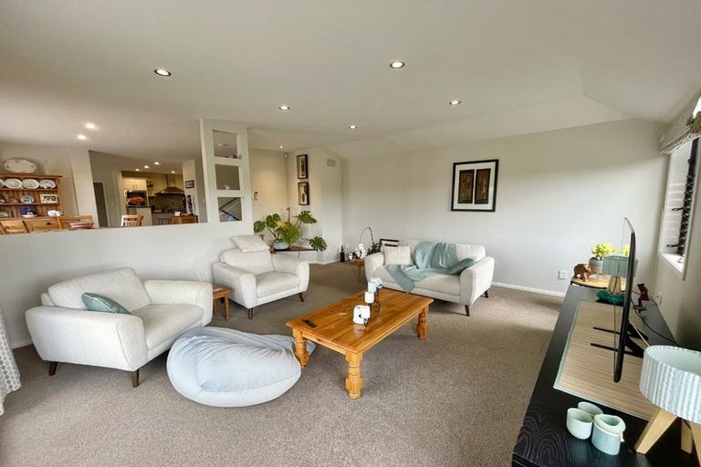 Photo of property in 1/86 Saddleback Rise, Murrays Bay, Auckland, 0630