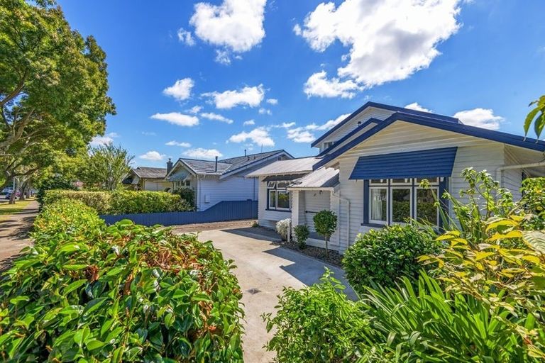 Photo of property in 17 Milverton Avenue, Hokowhitu, Palmerston North, 4410