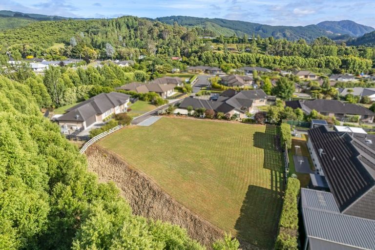 Photo of property in 8 Jade Crescent, Timberlea, Upper Hutt, 5018