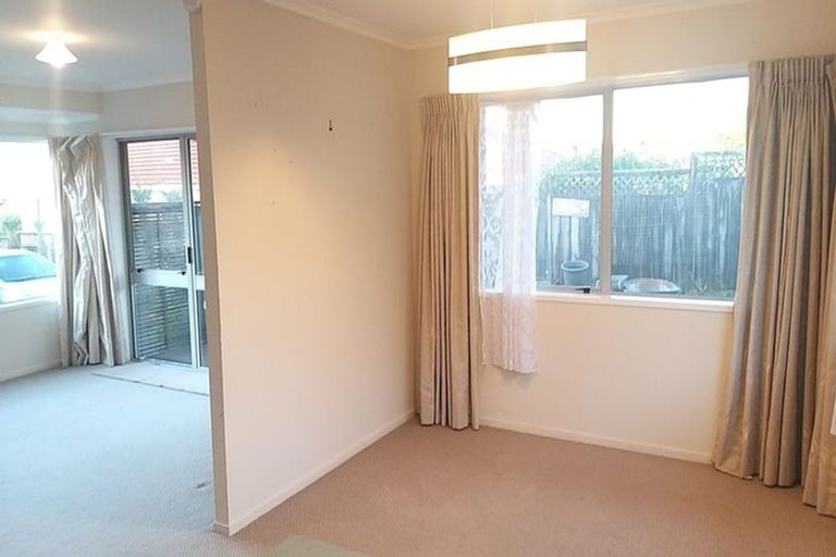 Photo of property in 2/18 Carriage Close, Northpark, Auckland, 2013