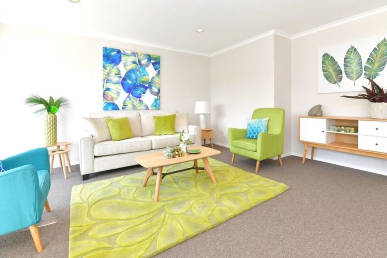 Photo of property in 2/24 Tamariki Avenue, Kelston, Auckland, 0602