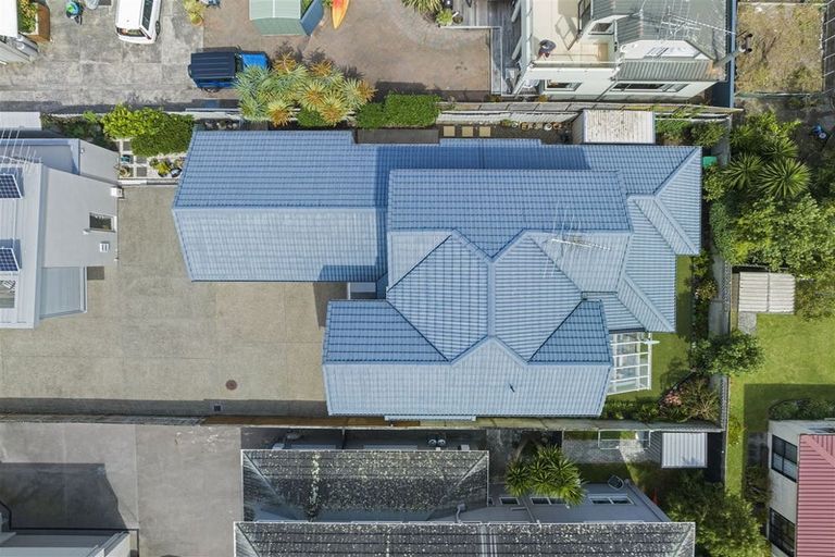 Photo of property in 22 The Esplanade, Eastern Beach, Auckland, 2012