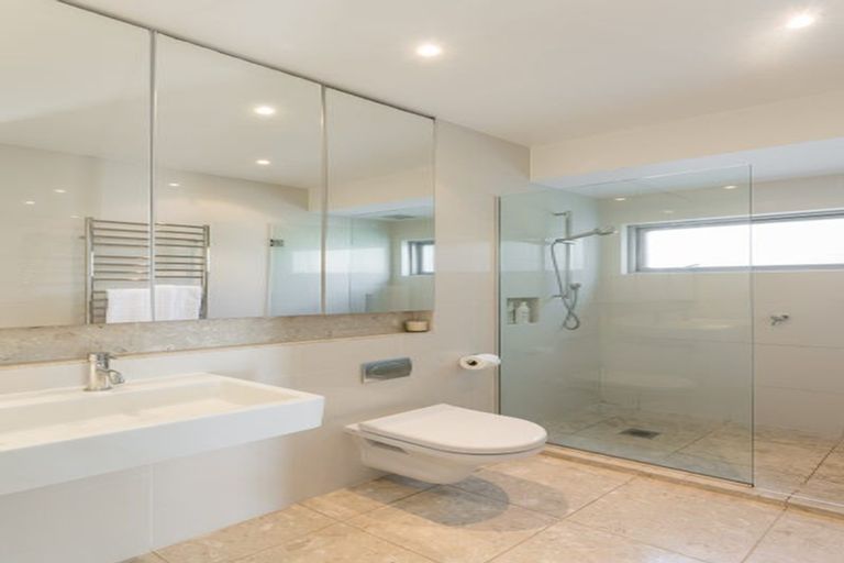 Photo of property in 70 Domain Crescent, Muriwai, Waimauku, 0881