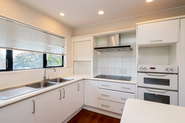 Photo of property in 20 Gillard Place, Eastern Beach, Auckland, 2012