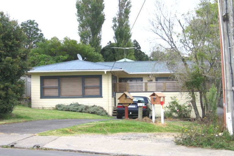 Photo of property in 2/21 Raeben Avenue, Hillcrest, Auckland, 0627