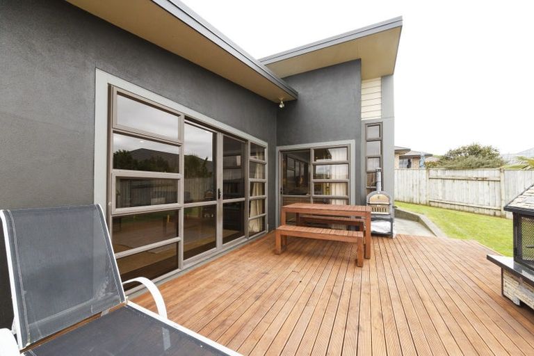 Photo of property in 28 Johnstone Drive, Fitzherbert, Palmerston North, 4410