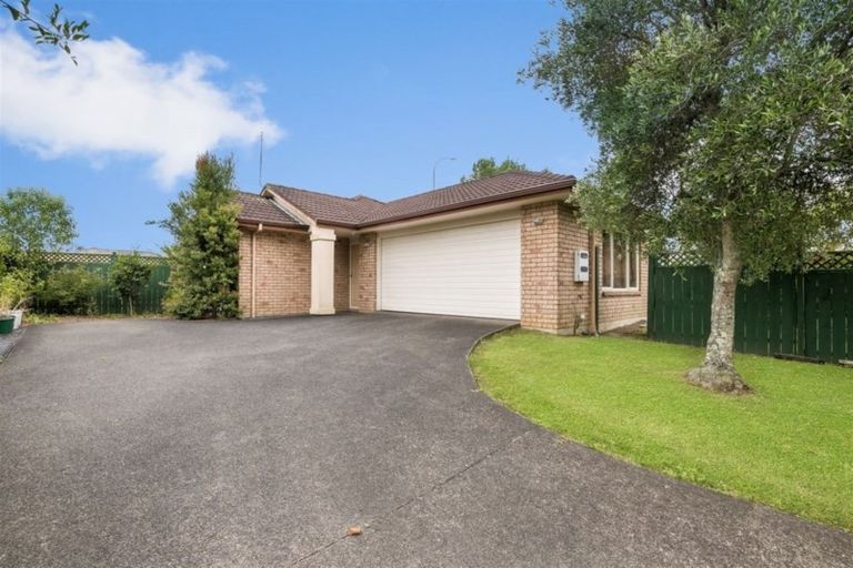 Photo of property in 114 Riverton Drive, Randwick Park, Auckland, 2105