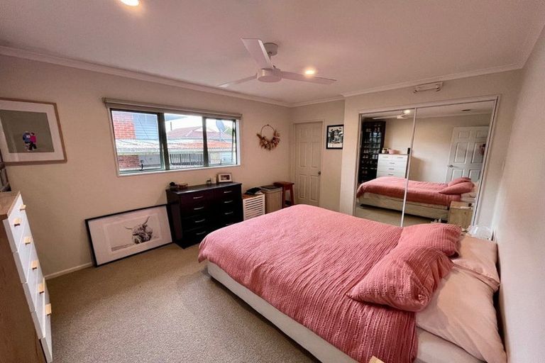 Photo of property in 12a Grainger Road, Te Atatu South, Auckland, 0610