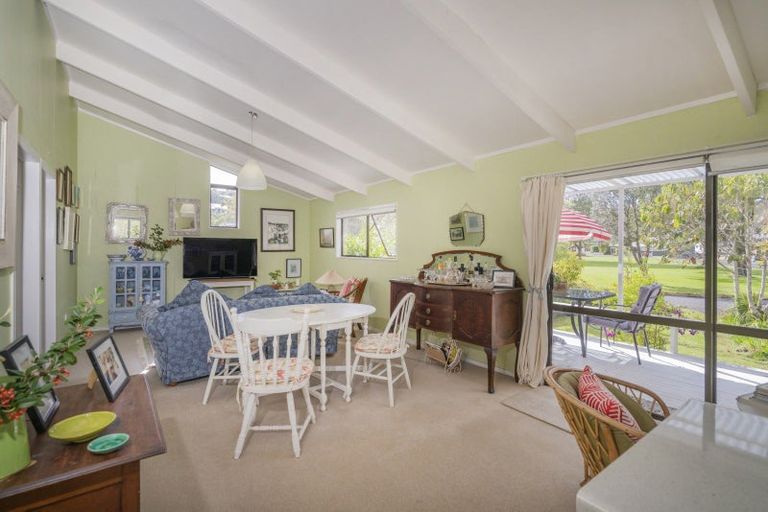 Photo of property in 10a Parkland Place, Whitianga, 3510