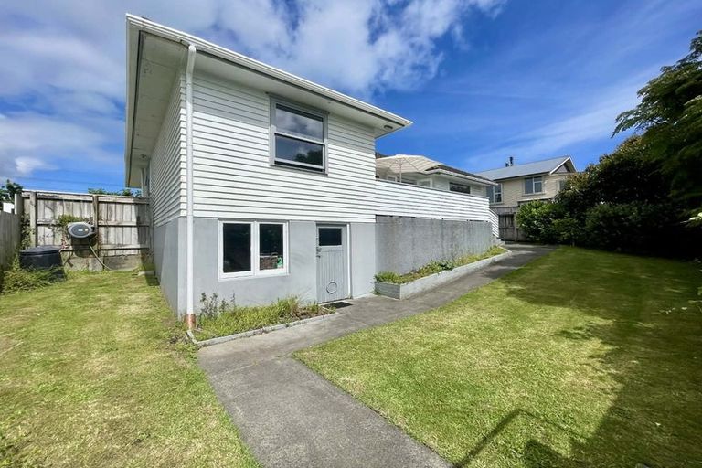Photo of property in 57 Paynters Avenue, Strandon, New Plymouth, 4312