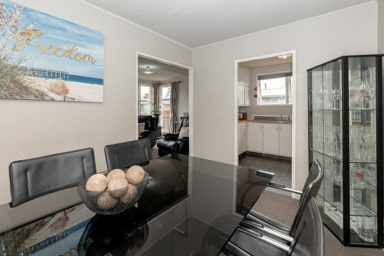Photo of property in 19 Halswell Crescent, Westbrook, Palmerston North, 4412