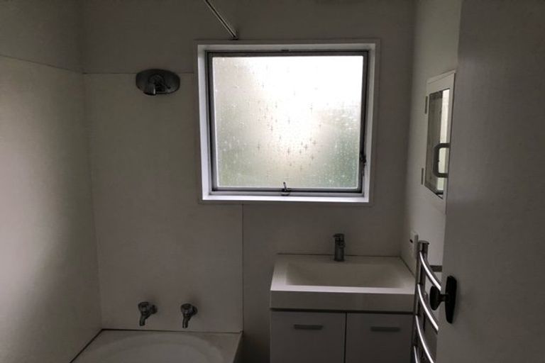 Photo of property in 2/95 Archers Road, Hillcrest, Auckland, 0629