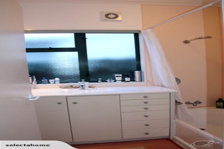 Photo of property in 12 Maire Street, Eastbourne, Lower Hutt, 5013