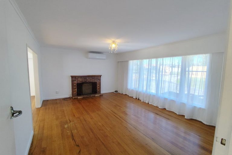 Photo of property in 26 Larnoch Road, Henderson, Auckland, 0610