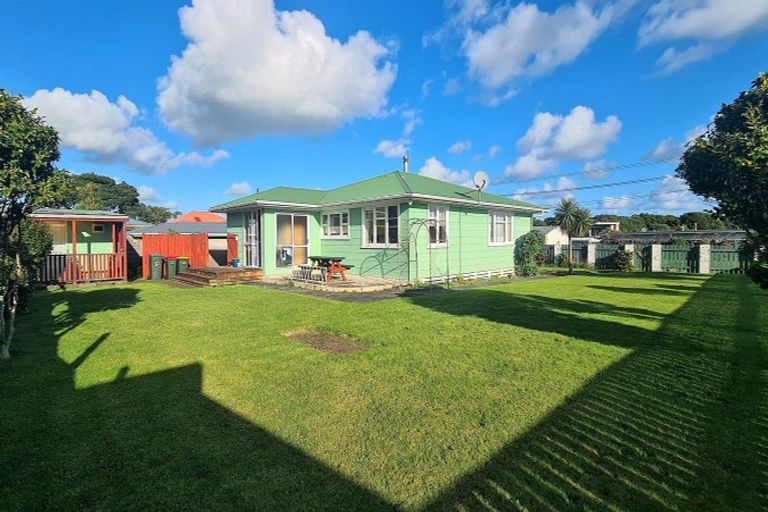 Photo of property in 35 Fox Street, Opunake, 4616