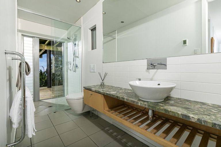 Photo of property in 15 Ngatira Road, Muriwai, Waimauku, 0881