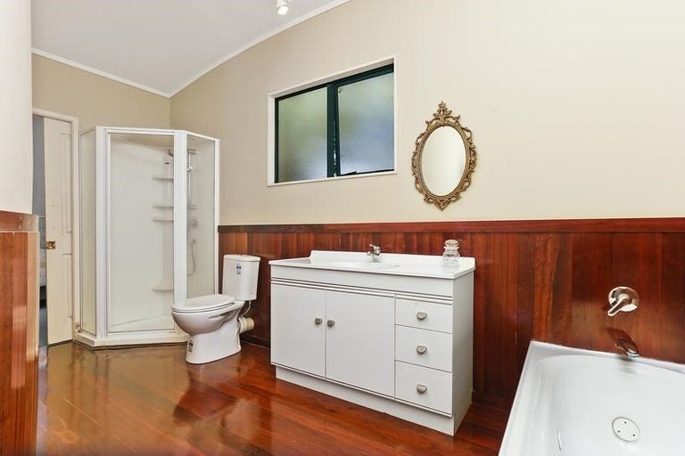 Photo of property in 112 Mountain Road, Henderson Valley, Auckland, 0612