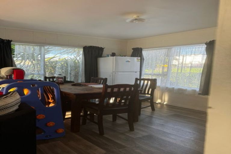 Photo of property in 4 Waimana Road, Conifer Grove, Takanini, 2112