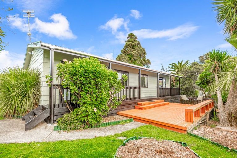 Photo of property in 2/91a Beach Road, Te Atatu Peninsula, Auckland, 0610