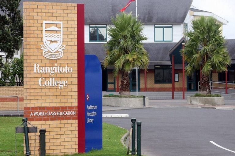 Photo of property in 502 Beach Road, Murrays Bay, Auckland, 0630