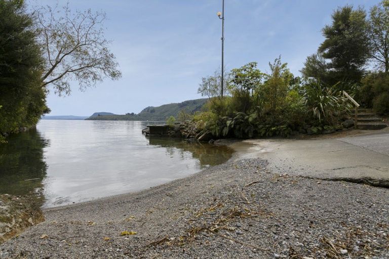 Photo of property in 49 Whakamoenga Point, Acacia Bay, Taupo, 3385