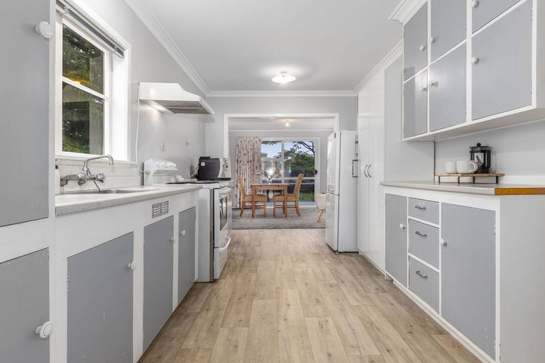 Photo of property in 69 Bartholomew Road, Levin, 5510