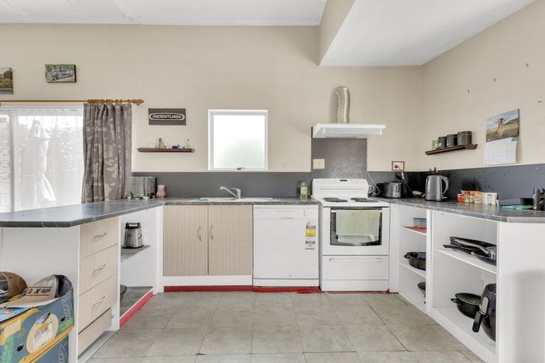 Photo of property in 61 Swinburn Street, Dannevirke, 4930