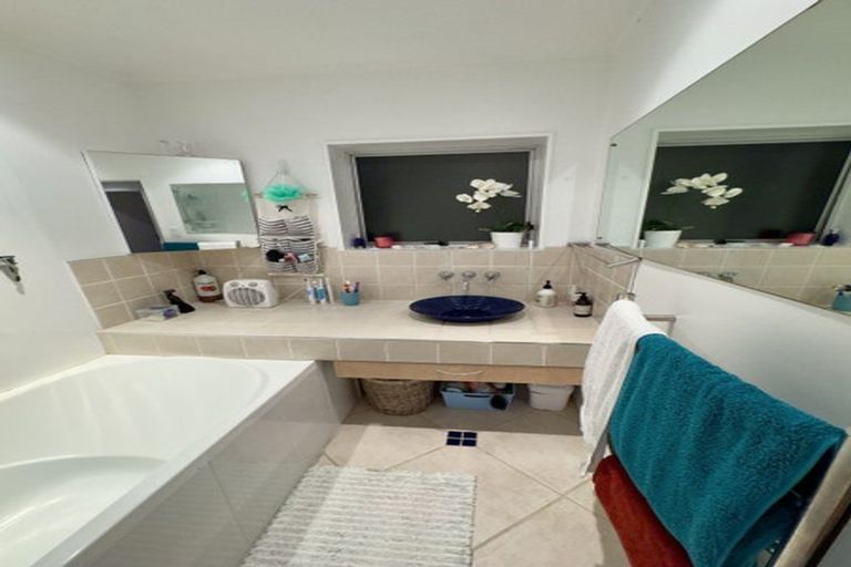 Photo of property in 2/13 Tapiri Street, Hataitai, Wellington, 6021