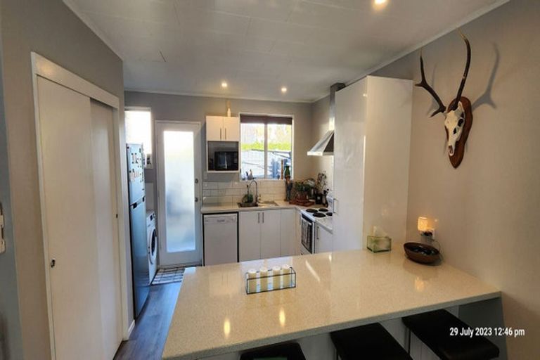 Photo of property in 2/80 Airlie Road, Plimmerton, Porirua, 5026