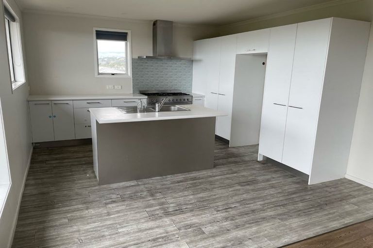 Photo of property in 18 Fairway Avenue, Red Beach, 0932