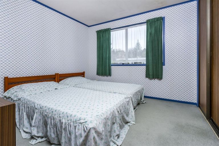 Photo of property in 2/3 Lambrown Drive, Totara Vale, Auckland, 0629