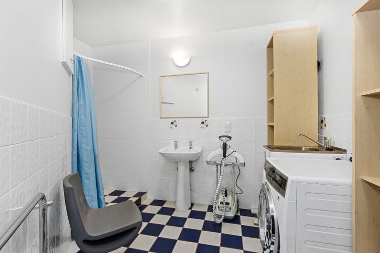 Photo of property in 25 Dyers Pass Road, Cashmere, Christchurch, 8022