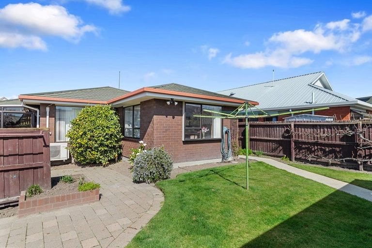 Photo of property in 9 Lowry Avenue, Redwood, Christchurch, 8051