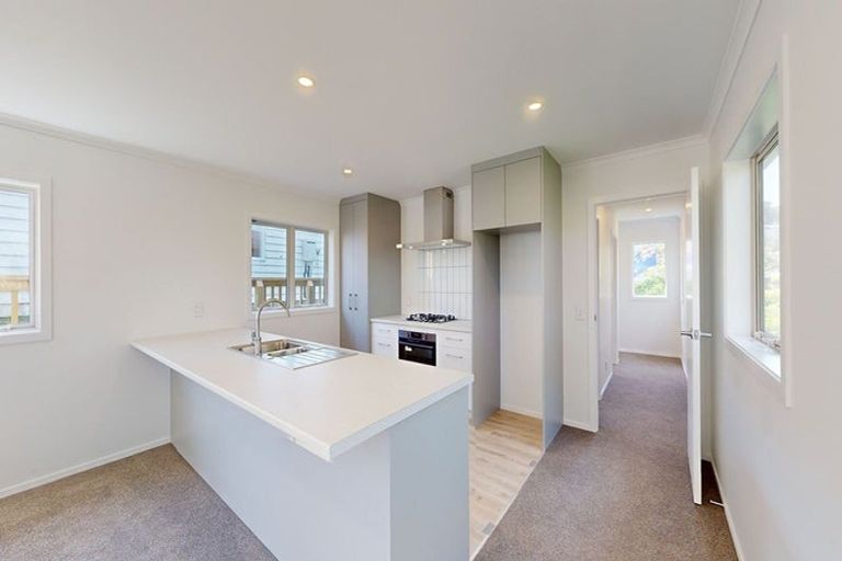 Photo of property in 3 Dunmail Way, Newlands, Wellington, 6037