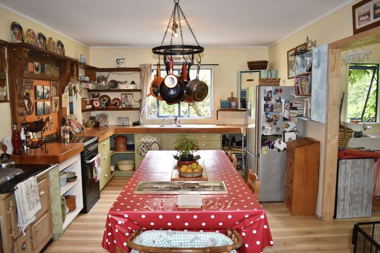 Photo of property in 40 Kaitawa Road, Hautere, Otaki, 5582