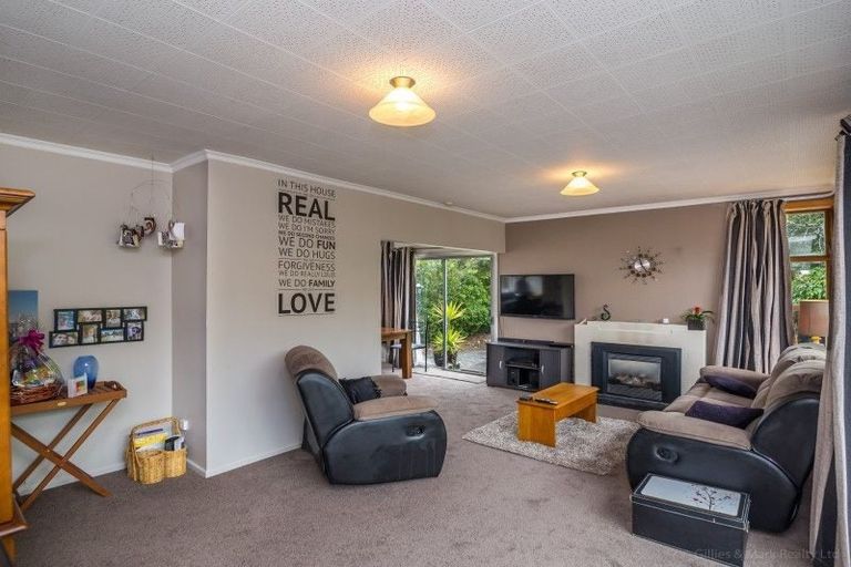 Photo of property in 9 Hall Grove, Ebdentown, Upper Hutt, 5018