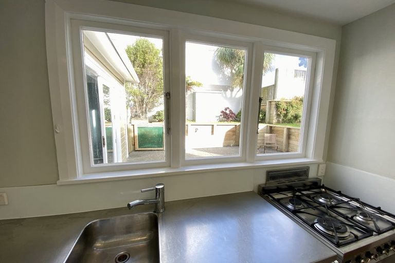 Photo of property in 3/38 Edinburgh Terrace, Berhampore, Wellington, 6023