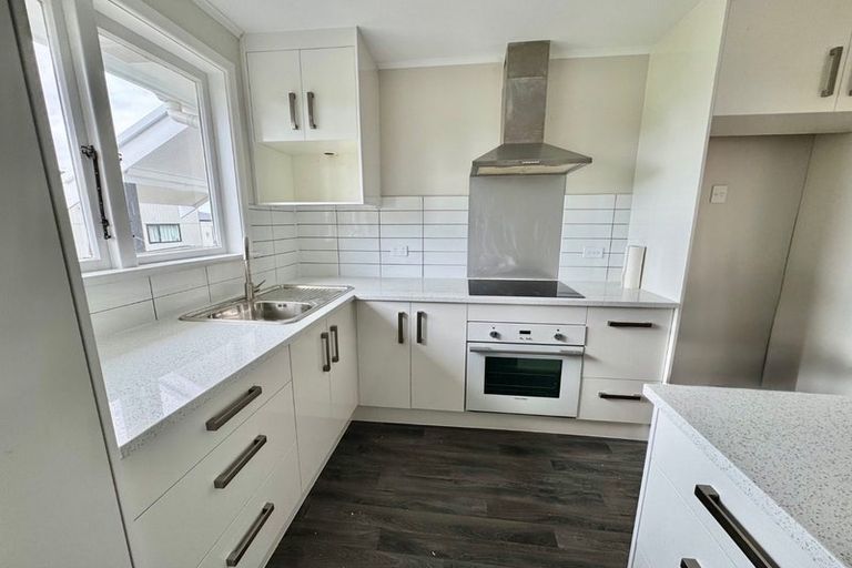 Photo of property in 15 Christmas Road, Manurewa, Auckland, 2102