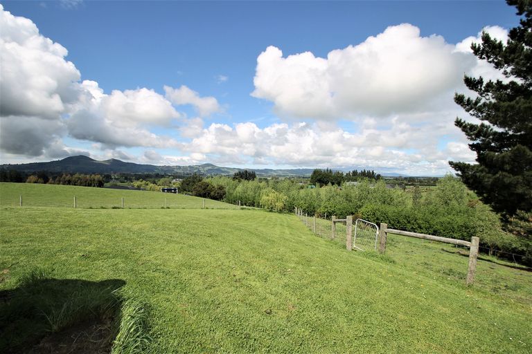Photo of property in 43 Tara Hills Drive, North Taieri, Mosgiel, 9092