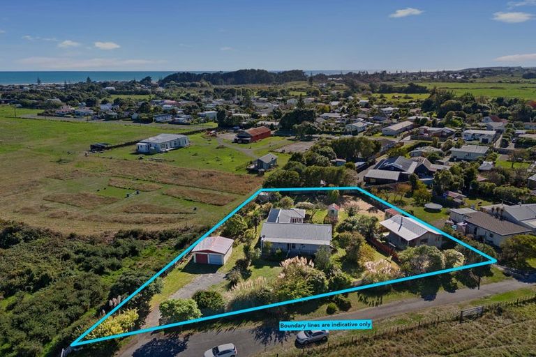 Photo of property in 35 Old Coach Road South, Otaki Beach, Otaki, 5512