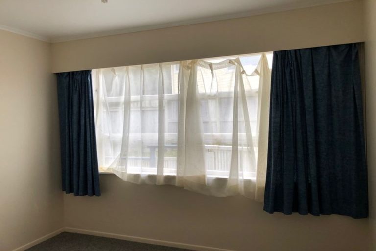 Photo of property in 15 Bancroft Terrace, Newlands, Wellington, 6037